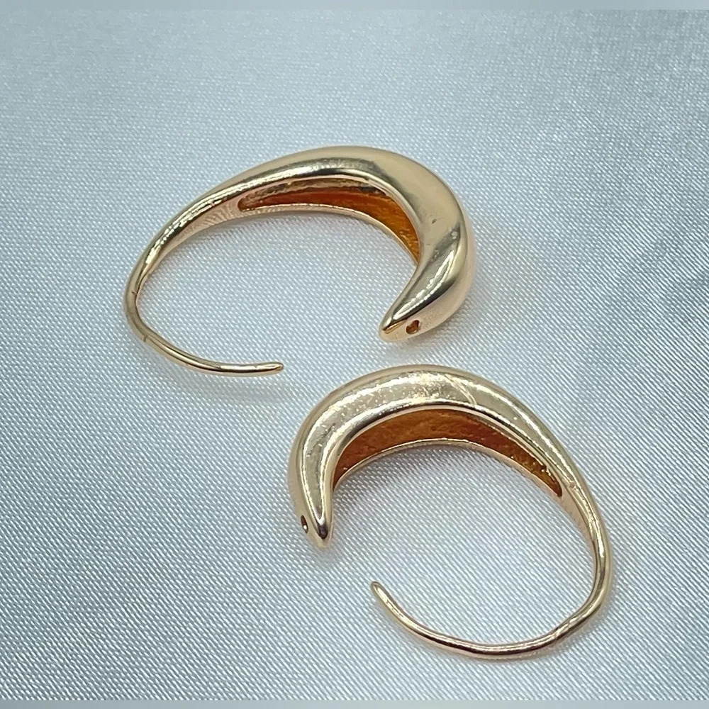 NEW C Shape Hoop Earrings